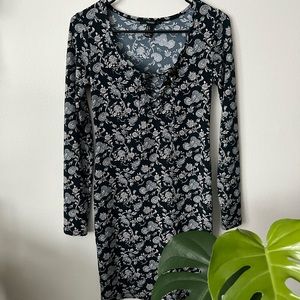 Shot dress with long sleeves 💗 tie up front